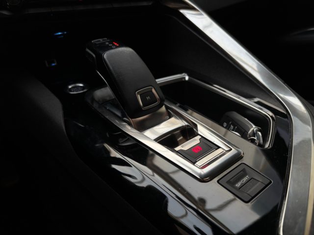 PEUGEOT 3008 usata, con Bracciolo