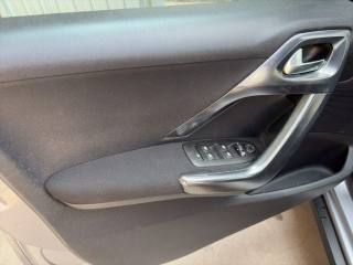PEUGEOT 2008 usata, con Isofix