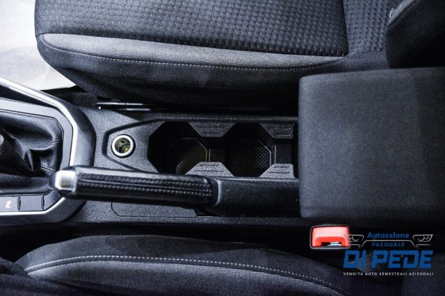 VOLKSWAGEN Taigo usata, con MP3