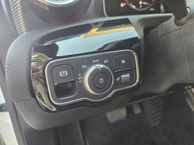 MERCEDES-BENZ A 200 usata, con Fari al laser