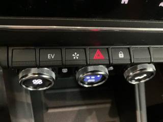 RENAULT Captur usata, con Hill holder