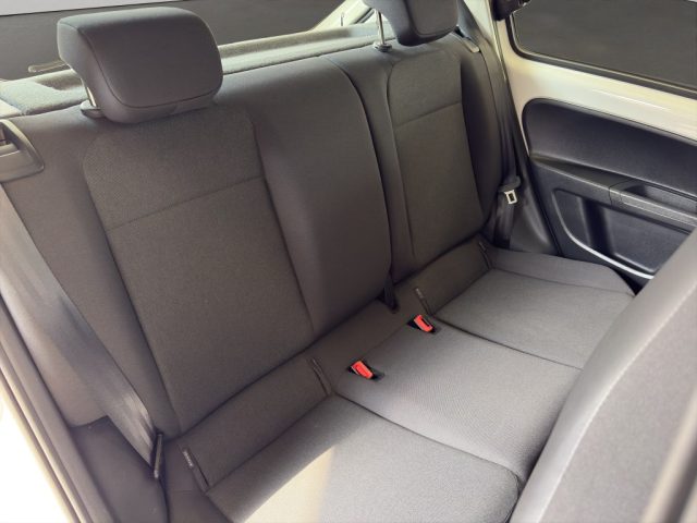 VOLKSWAGEN up! usata, con Sensori di parcheggio posteriori