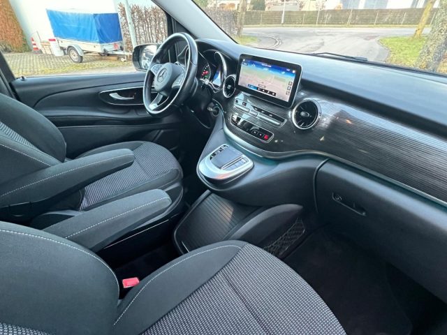 MERCEDES-BENZ V 220 usata, con Controllo trazione