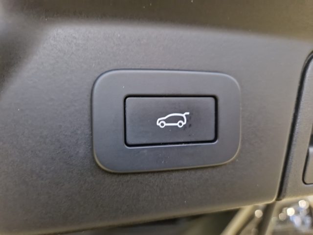 LAND ROVER Range Rover Velar usata, con Sistema di navigazione