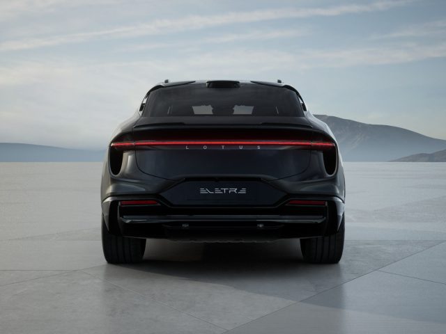 LOTUS Eletre usata, con Autoradio