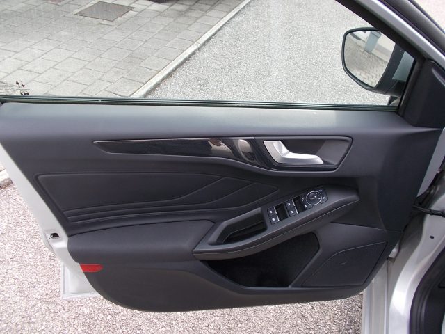 FORD Focus usata, con Park Distance Control