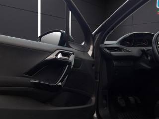 PEUGEOT 208 usata, con USB