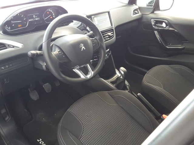 PEUGEOT 208 usata, con Autoradio