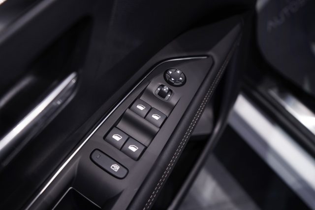 PEUGEOT 3008 usata, con Sistema di navigazione