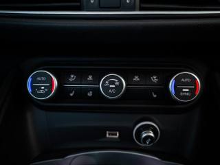 ALFA ROMEO Stelvio usata, con Specchietti laterali elettrici