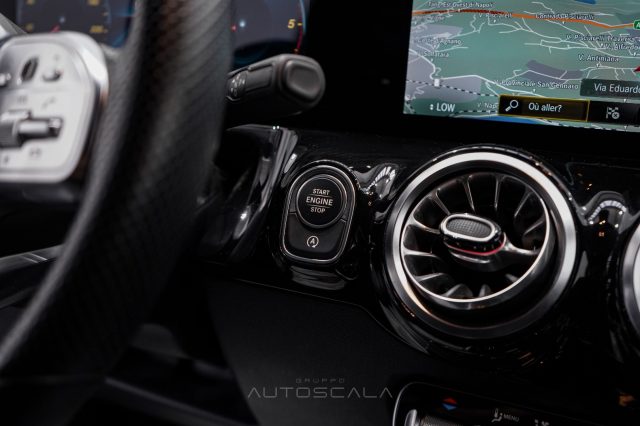 MERCEDES-BENZ GLA 200 usata, con Touch screen