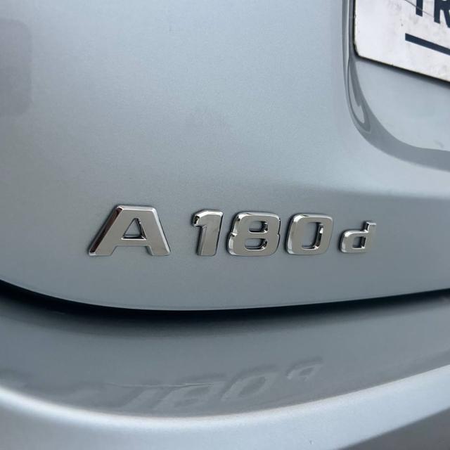 MERCEDES-BENZ A 180 usata, con Autoradio digitale
