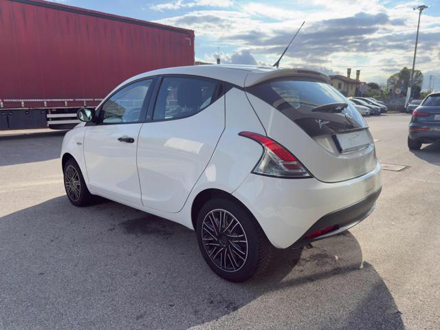 LANCIA Ypsilon usata, con Autoradio