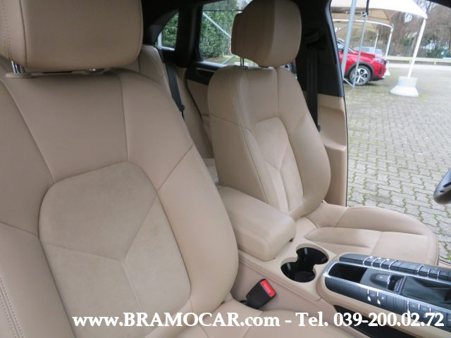 PORSCHE Macan usata, con Leve al volante