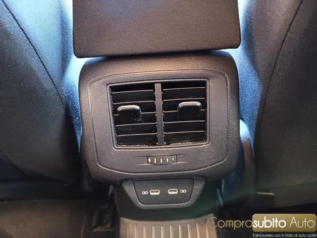 VOLKSWAGEN T-Roc usata 26