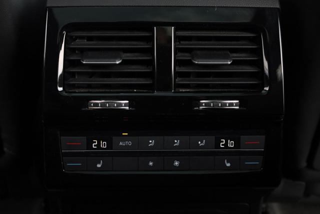 VOLKSWAGEN Touareg usata, con Park Distance Control