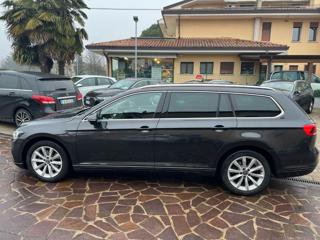 VOLKSWAGEN Passat Variant usata, con Autoradio