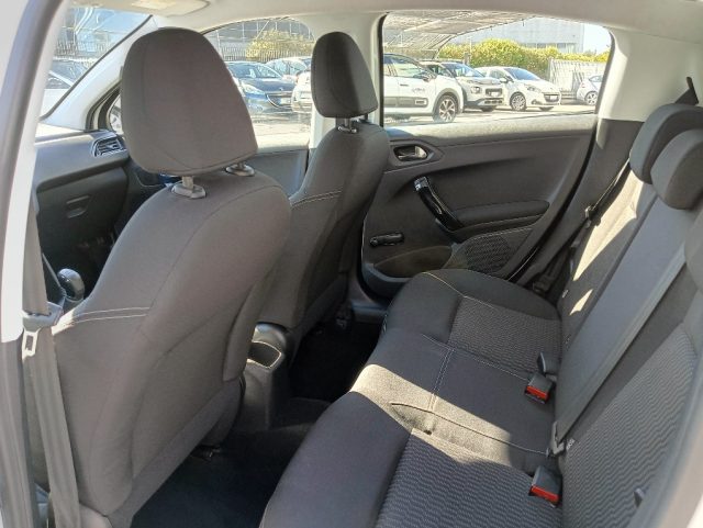 PEUGEOT 208 usata, con Volante in pelle