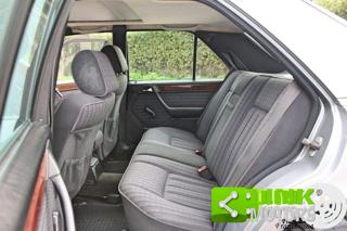 MERCEDES-BENZ E 200 usata, con Volante in pelle