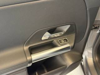 MERCEDES-BENZ GLA 200 usata, con Fari LED