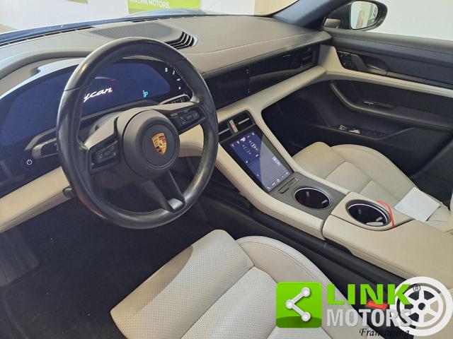 PORSCHE Taycan usata 33