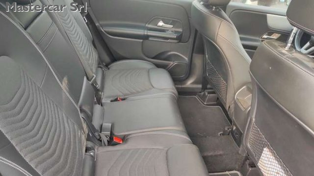 MERCEDES-BENZ GLB 200 usata, con Park Distance Control