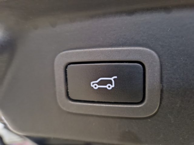 LAND ROVER Range Rover Velar usata, con Sensori di parcheggio posteriori
