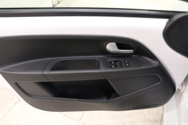 VOLKSWAGEN up! usata, con Frenata d