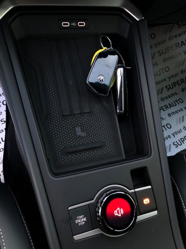 VOLKSWAGEN T-Roc usata, con Volante in pelle