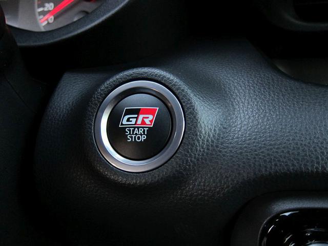 TOYOTA Yaris usata 37