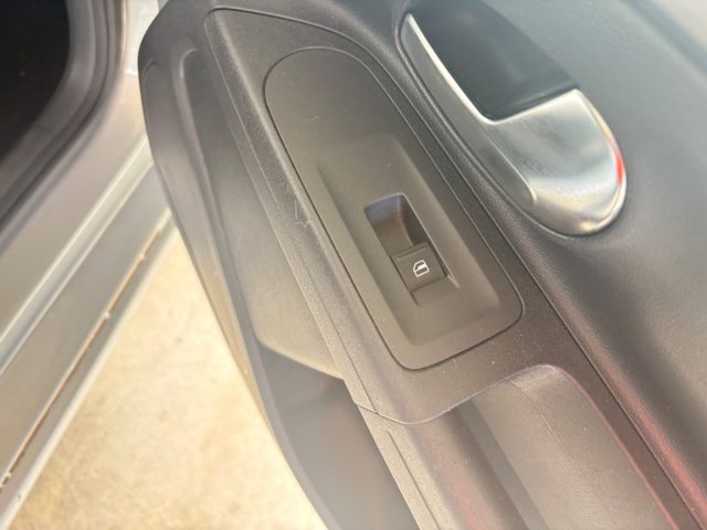 VOLKSWAGEN up! usata, con Volante in pelle