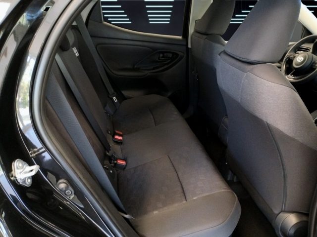 TOYOTA Yaris usata 16