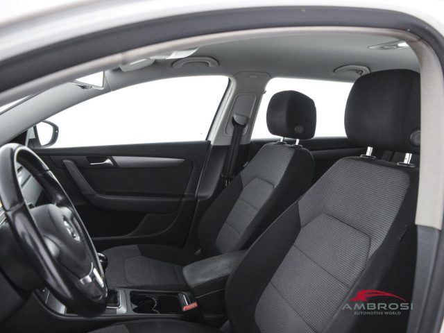 VOLKSWAGEN Passat usata 8