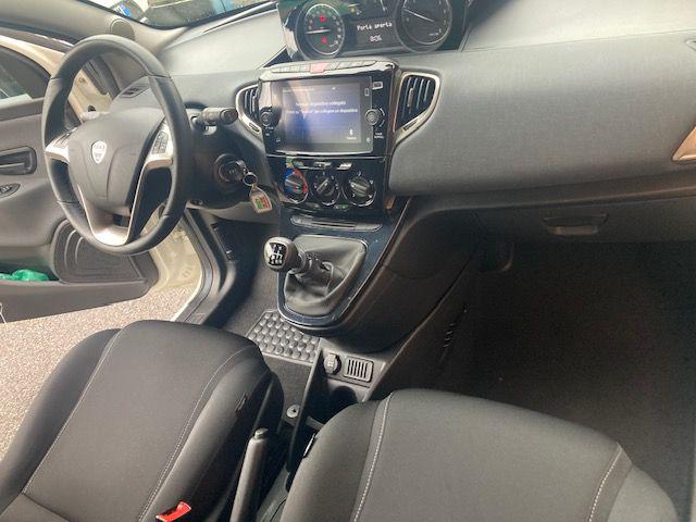 LANCIA Ypsilon usata, con Fendinebbia