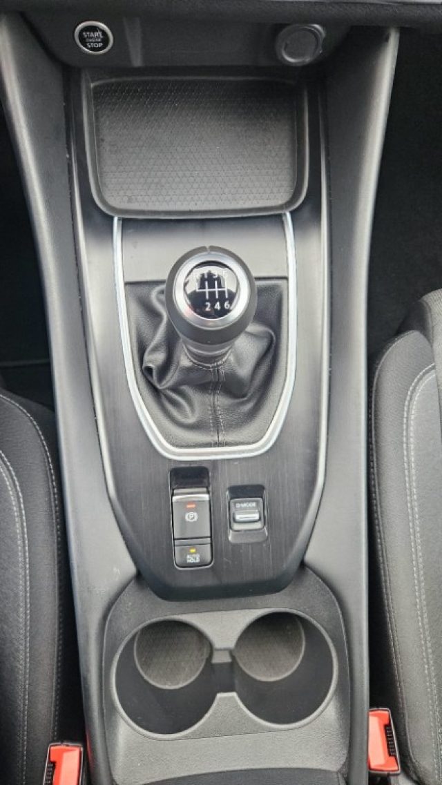 NISSAN Qashqai usata, con Fari LED