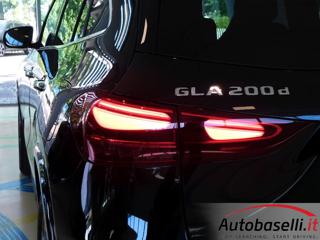 MERCEDES-BENZ GLA 200 usata, con Leve al volante
