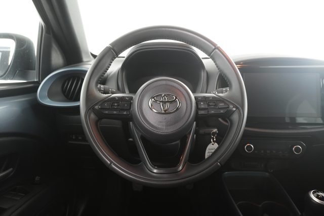 TOYOTA Aygo X usata 11