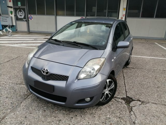 TOYOTA Yaris usata, con Autoradio