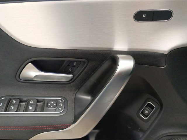 MERCEDES-BENZ CLA 200 usata, con USB