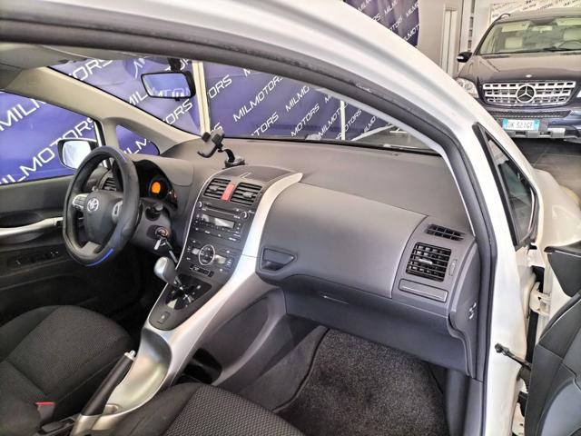 TOYOTA Auris usata 15