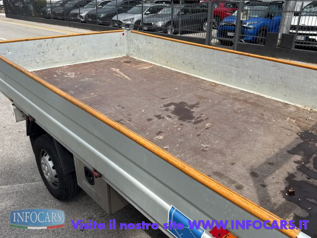 PEUGEOT Boxer usata, con Bluetooth