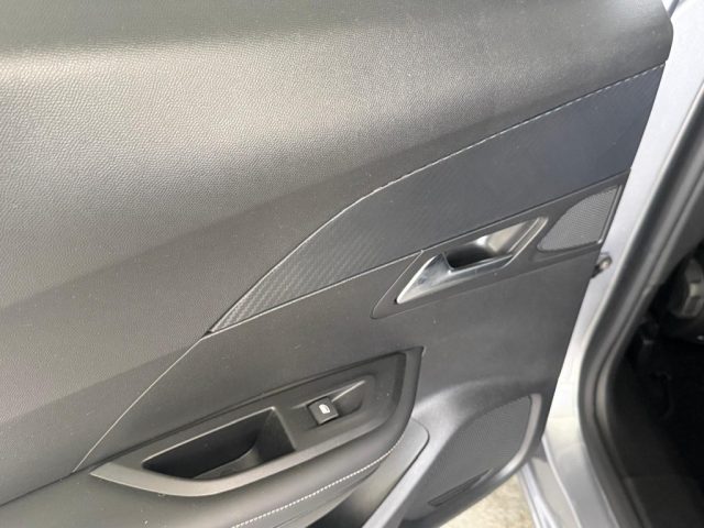 PEUGEOT 2008 usata, con Fari LED