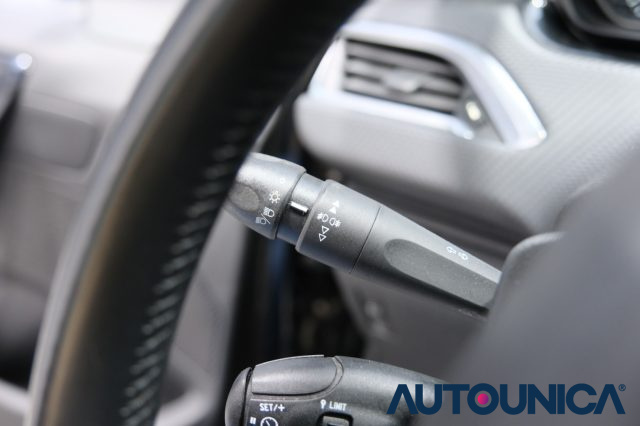 PEUGEOT 2008 usata, con Volante multifunzione