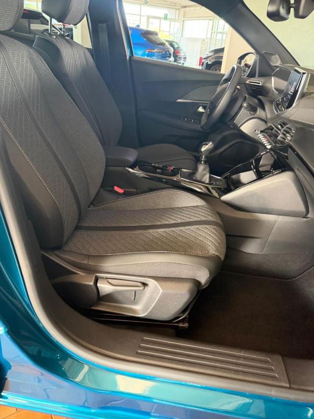 PEUGEOT 2008 usata, con Park Distance Control