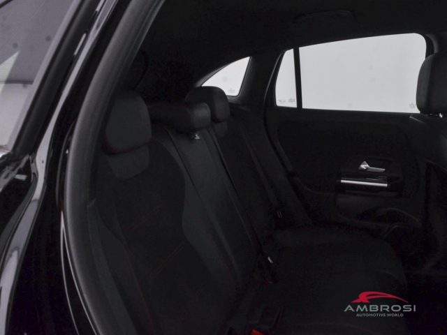 MERCEDES-BENZ GLA 200 usata 10
