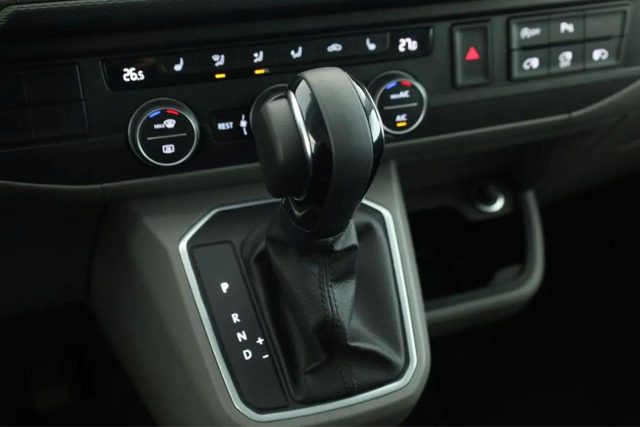VOLKSWAGEN Caravelle usata, con Touch screen