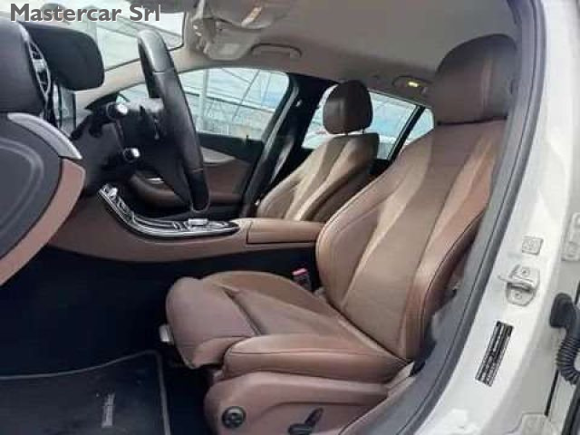 MERCEDES-BENZ E 220 usata, con Boardcomputer