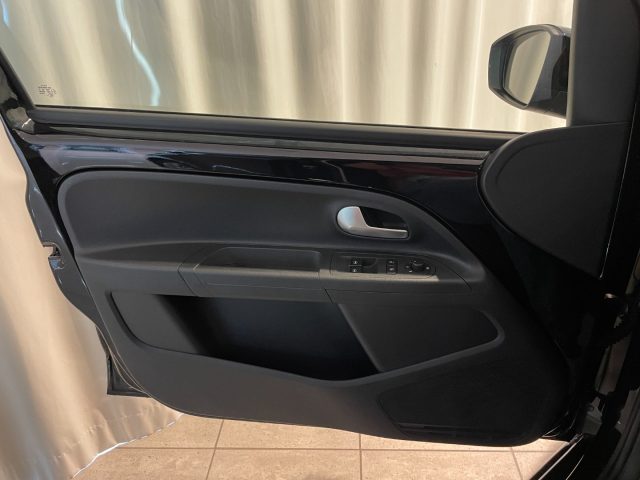 VOLKSWAGEN e-up! usata, con USB