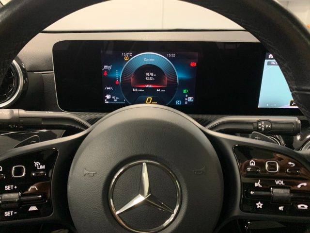 MERCEDES-BENZ CLA 180 usata, con Fari LED