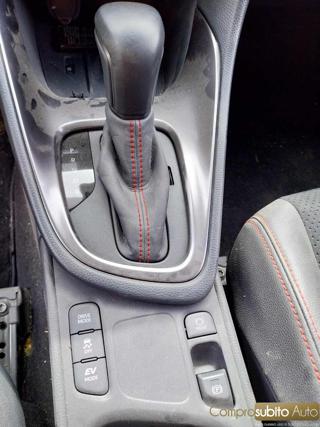 TOYOTA Yaris usata 18
